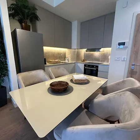 Luxury Escape In Waterfront Apartment *