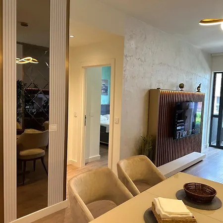 Luxury Escape In Waterfront